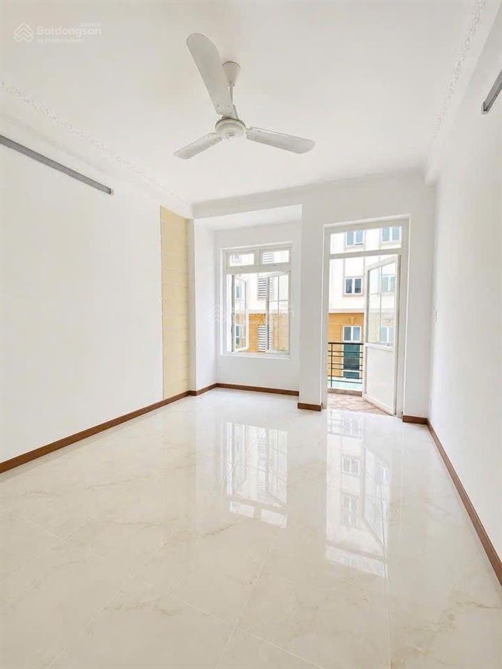 Tô hiến thành  kế chợ thuốc nguyễn giản thanh  5 tầng, 63m2 có khung thang máy  giá 15.5 tỷ tl