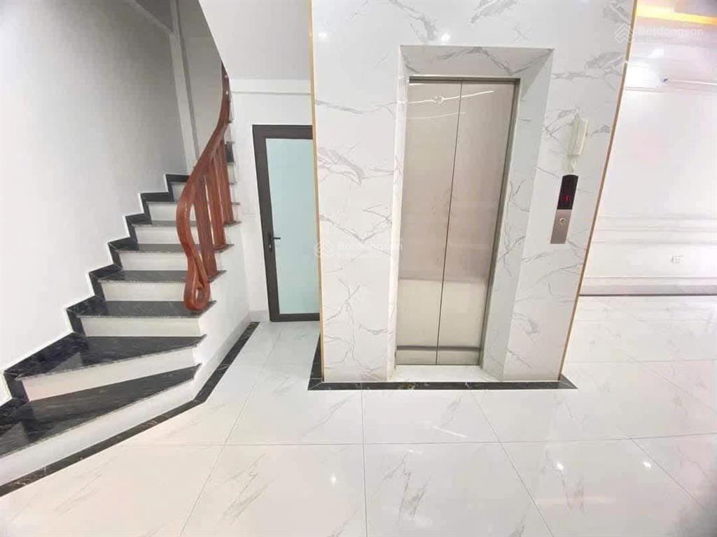 Bán nhà cực hót tại mặt phố vũ tông phan .diện tích 4.3m2 mặt tiền 4.4m2  giá 30 tỷ ô tô đỗ cửa .