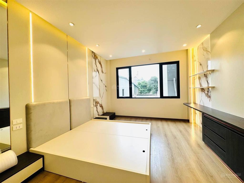 Bán nhà cực hót tại mặt phố vũ tông phan .diện tích 4.3m2 mặt tiền 4.4m2  giá 30 tỷ ô tô đỗ cửa .