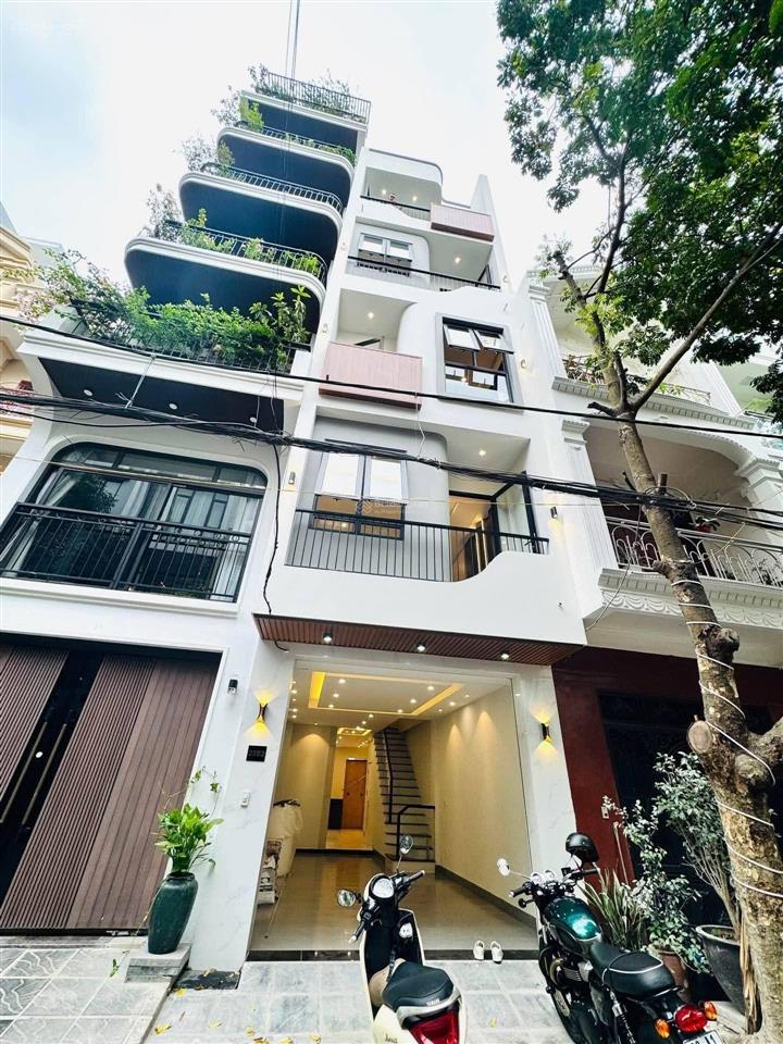 Bán nhà cực hót tại mặt phố vũ tông phan .diện tích 4.3m2 mặt tiền 4.4m2  giá 30 tỷ ô tô đỗ cửa .