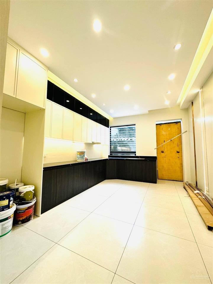 Bán nhà cực hót tại mặt phố vũ tông phan .diện tích 4.3m2 mặt tiền 4.4m2  giá 30 tỷ ô tô đỗ cửa .