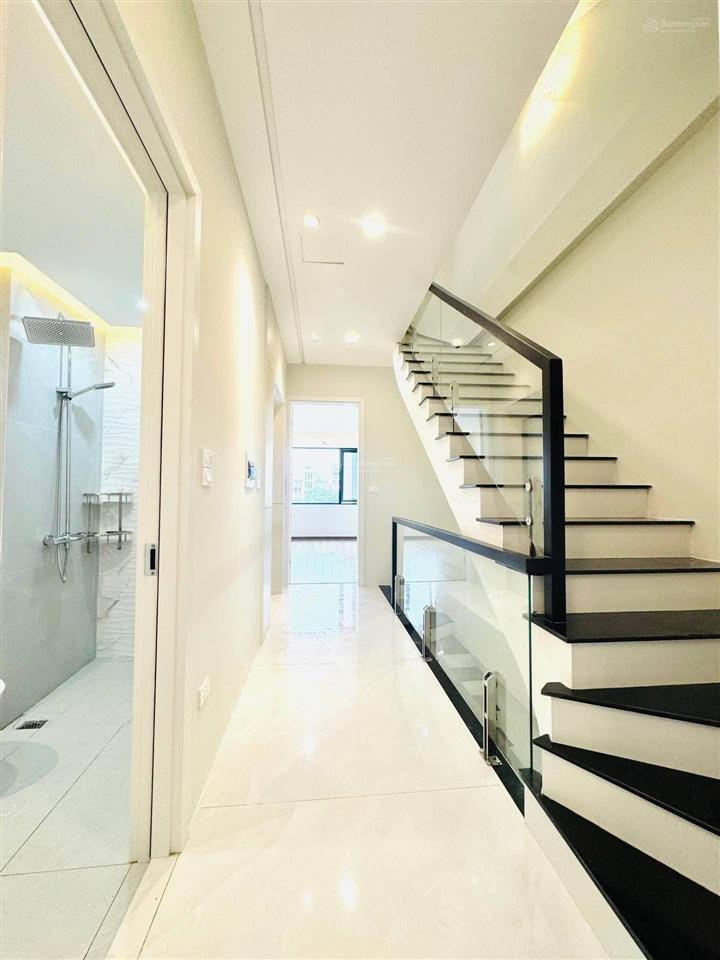 Bán nhà cực hót tại mặt phố vũ tông phan .diện tích 4.3m2 mặt tiền 4.4m2  giá 30 tỷ ô tô đỗ cửa .