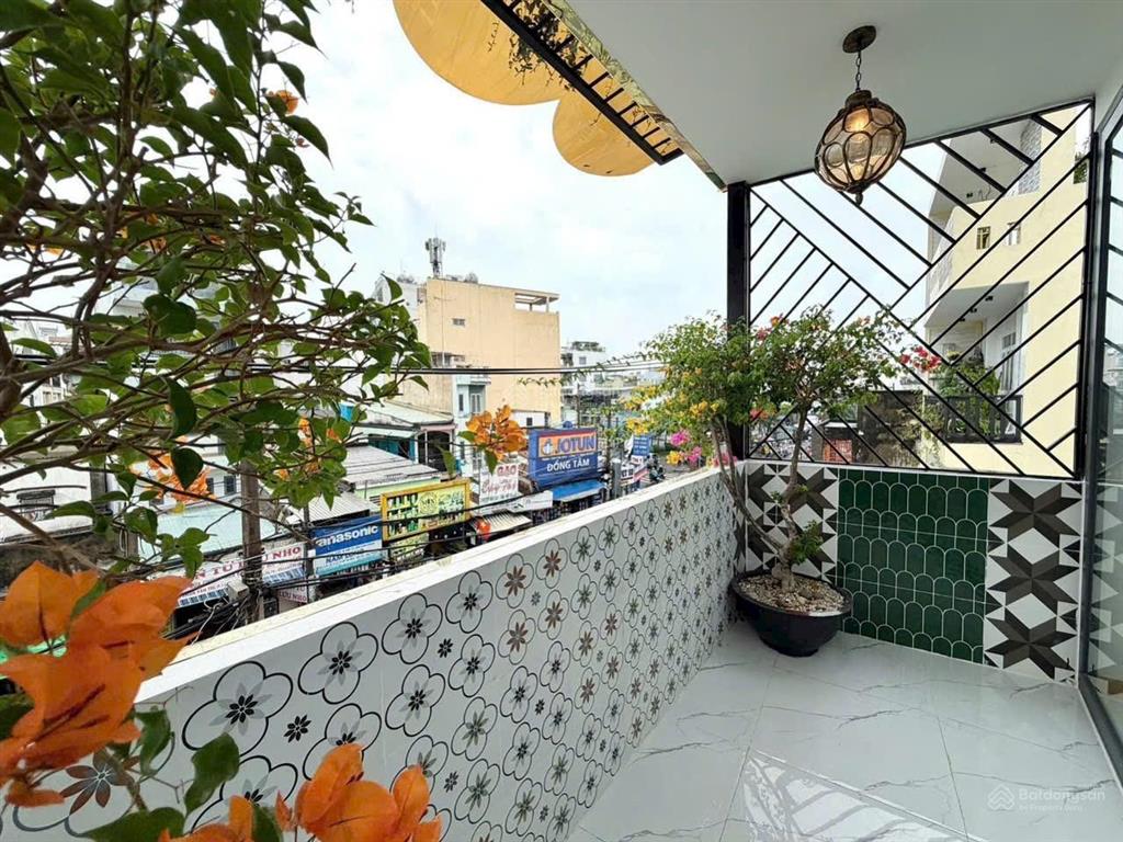 Bán gấp giảm ngay 1. 6 tỷ nhà mặt tiền phan văn trị, 4 tầng