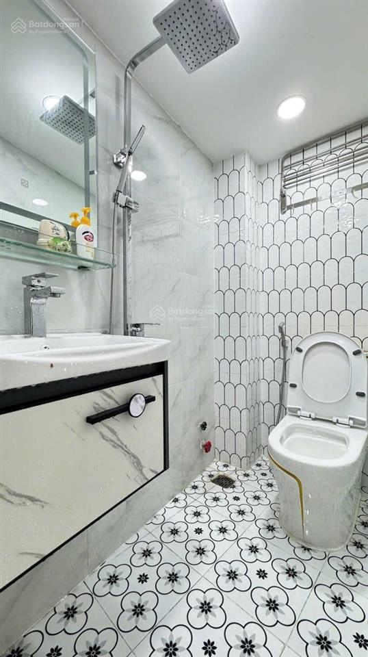 Bán gấp giảm ngay 1. 6 tỷ nhà mặt tiền phan văn trị, 4 tầng