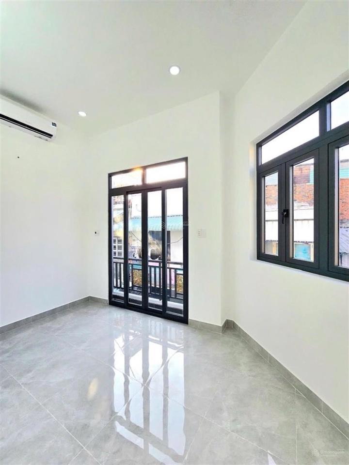 Bán nhà căn góc 2mt xây mới gần q7nhiều tiện ích xung quanh