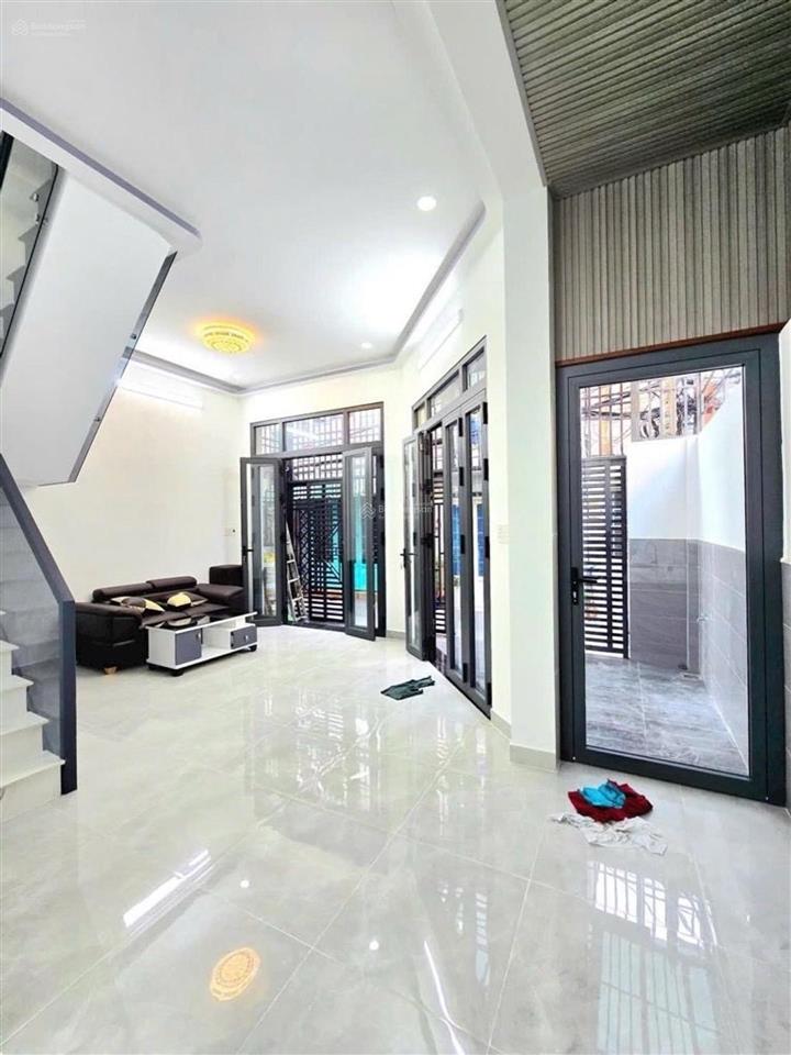Bán nhà căn góc 2mt xây mới gần q7nhiều tiện ích xung quanh