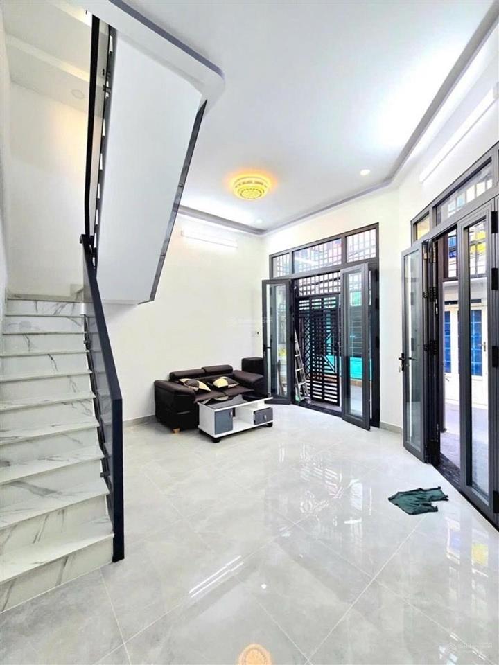Bán nhà căn góc 2mt xây mới gần q7nhiều tiện ích xung quanh