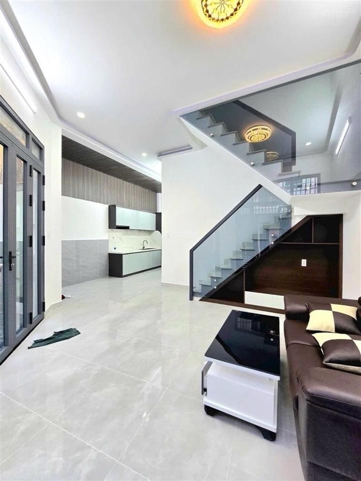 Bán nhà căn góc 2mt xây mới gần q7nhiều tiện ích xung quanh