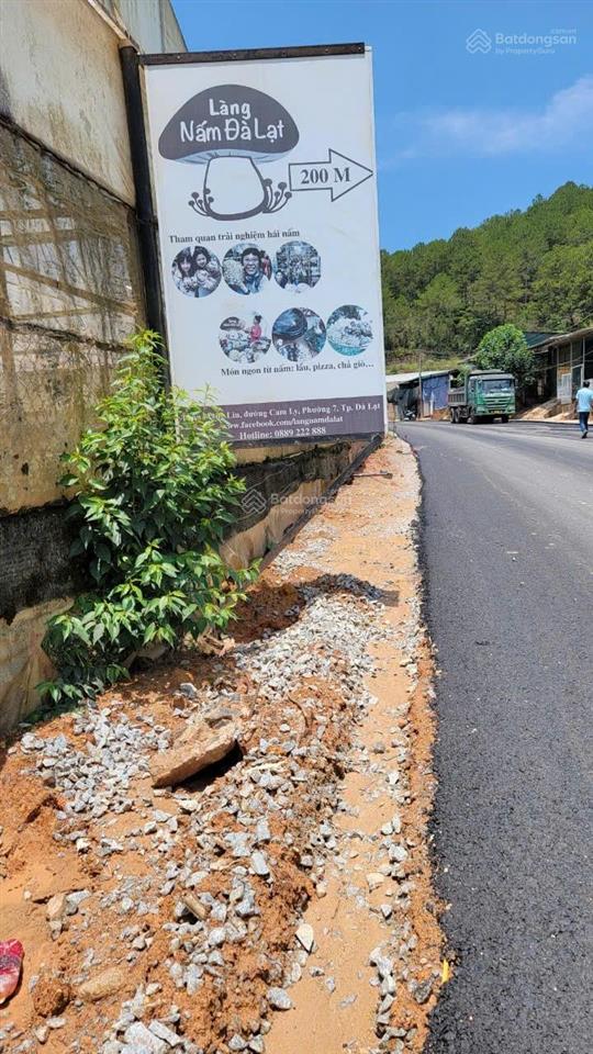 Bán đất 2200m2 có 300m2 thổ cư còn lại đất lâu năm có thể lên thổ cư. có nhà vòm đang cho thuê