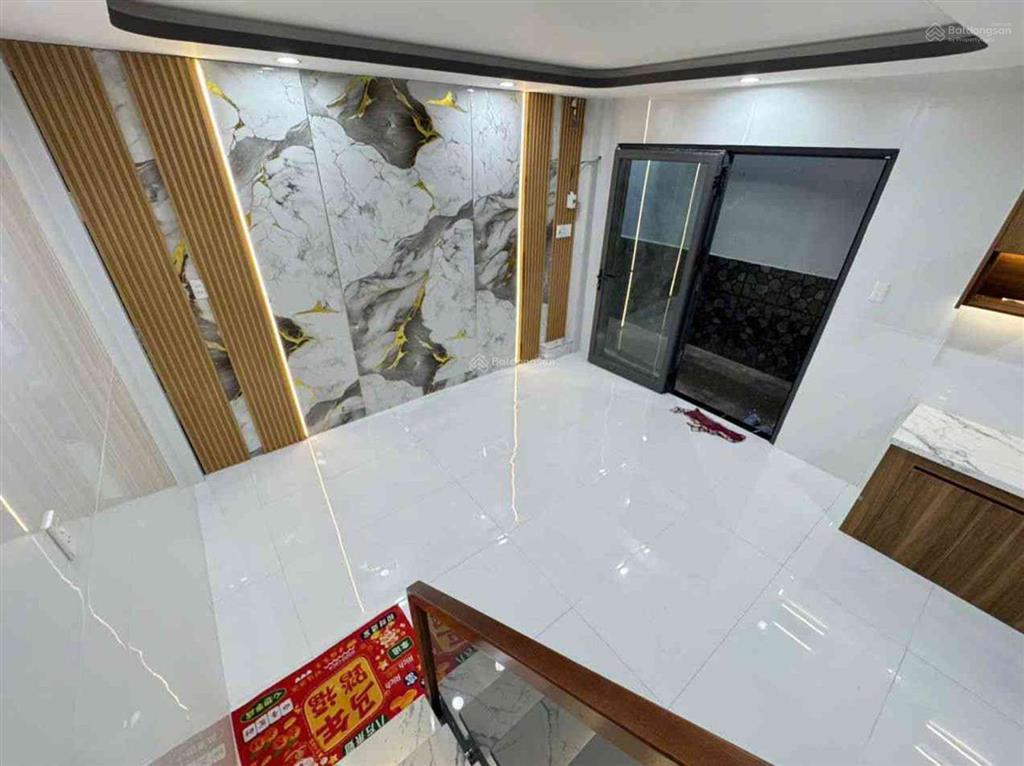 Chỉ 3,95tỷ có ngay nhà mới lạc long quân,q11,3tầng kiên cố,cạnh tổ đình giác viên ,đầm sen,ub
