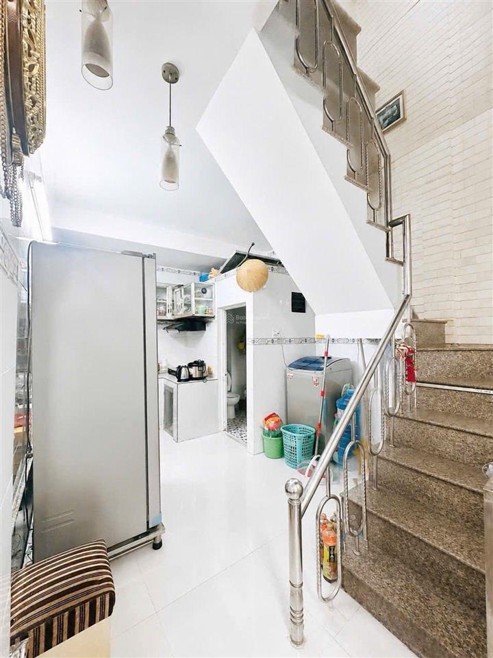 Tôi đã mất em một lần,chiến lược bình trị đông,33m2, 2tầng,3pn, đường 6m ôtô tránh,chỉ 3,7tỷ