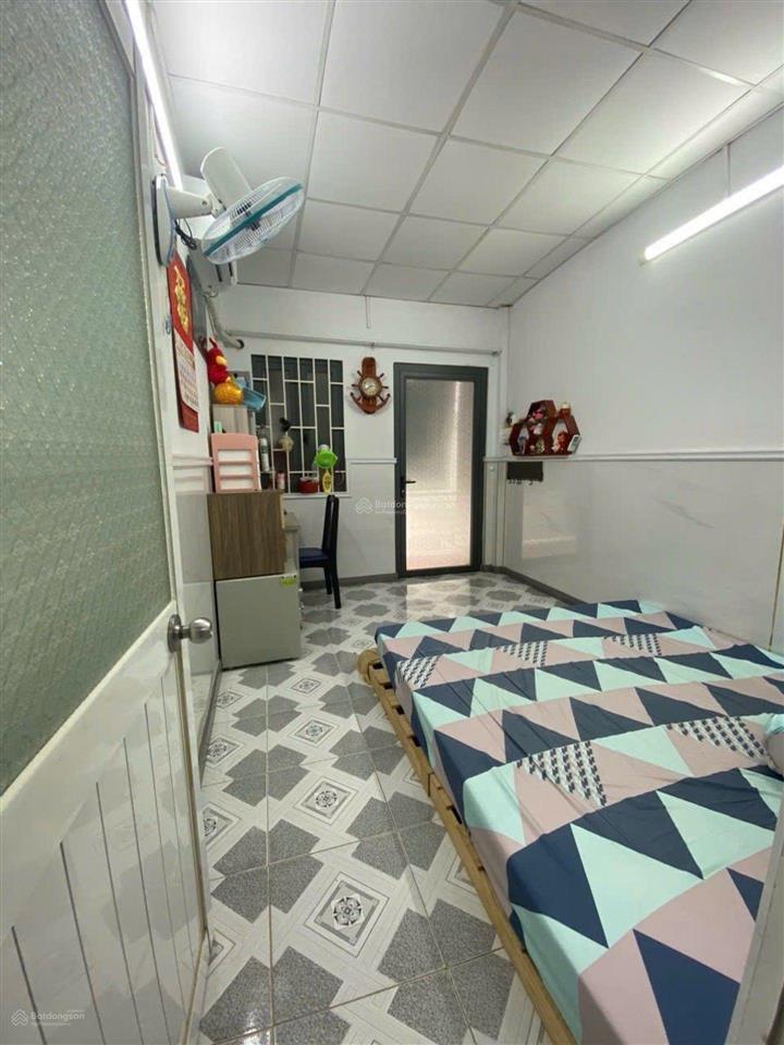 Qua xem liền anh quang, nhà đềp miếu bình đông,ngay ngã tư 4xã, lê văn qưới!30m2, 2tầng,giá 3,3t