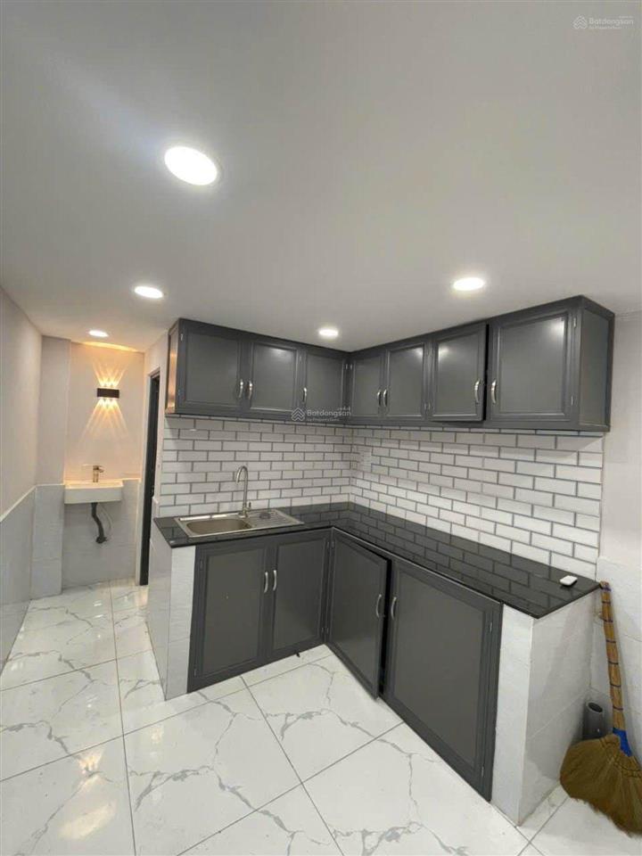 Chiến lược bình trị đông tên lửa,24m2, 2tầng, shr hoàn công đủ,tl mạnh chính chủ,giá 2, 65tỷ