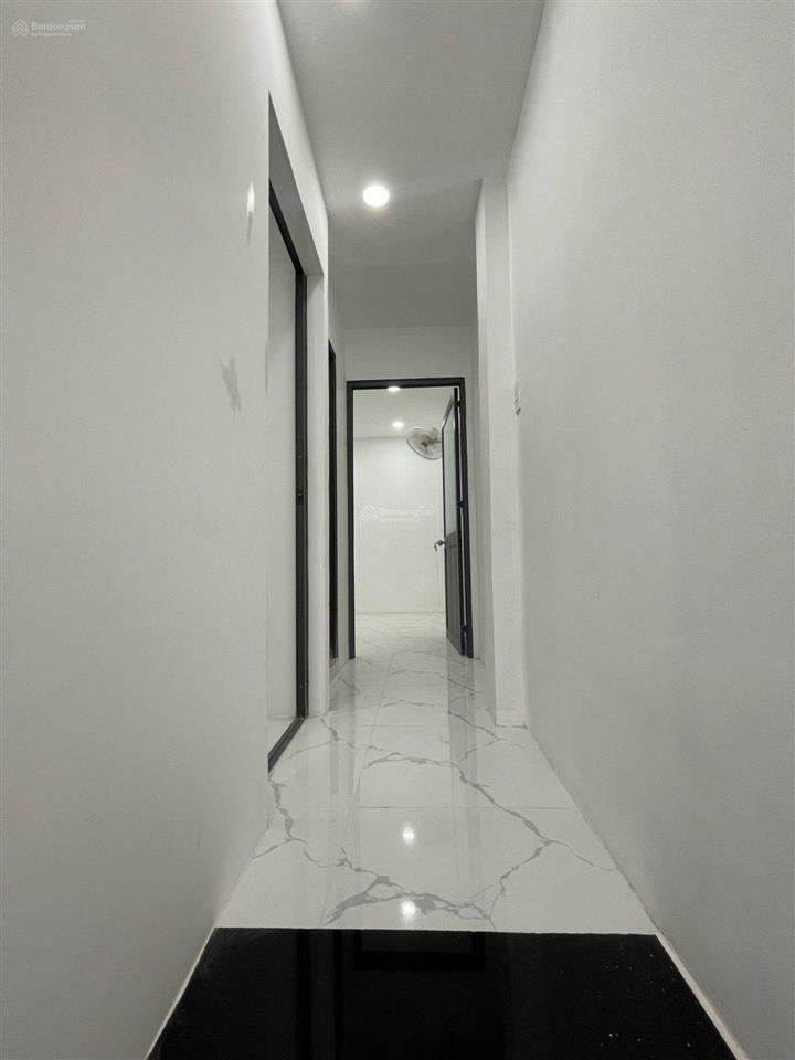 Chiến lược bình trị đông tên lửa,24m2, 2tầng, shr hoàn công đủ,tl mạnh chính chủ,giá 2, 65tỷ