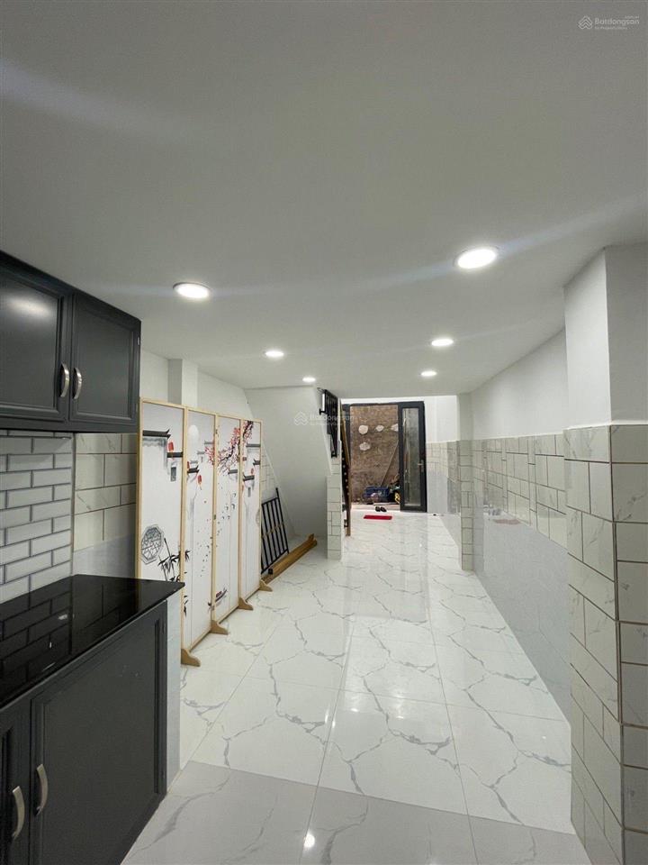 Chiến lược bình trị đông tên lửa,24m2, 2tầng, shr hoàn công đủ,tl mạnh chính chủ,giá 2, 65tỷ