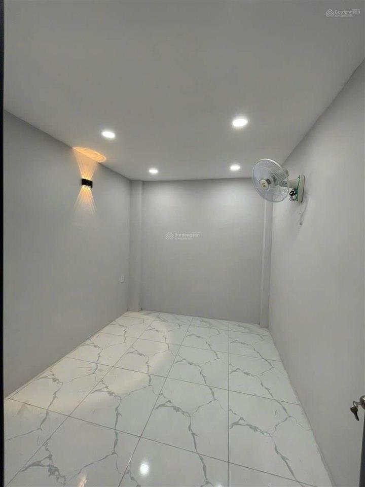 Chiến lược bình trị đông tên lửa,24m2, 2tầng, shr hoàn công đủ,tl mạnh chính chủ,giá 2, 65tỷ