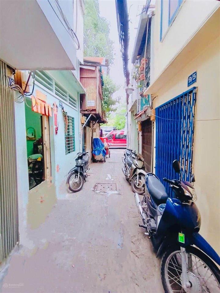 Lê đại hành  nguyễn chí thanh  chỉ 2,35tỷ! nhà mới 3tầng, 2pn  3wc, hẻm thông, 10m ra đường lớn