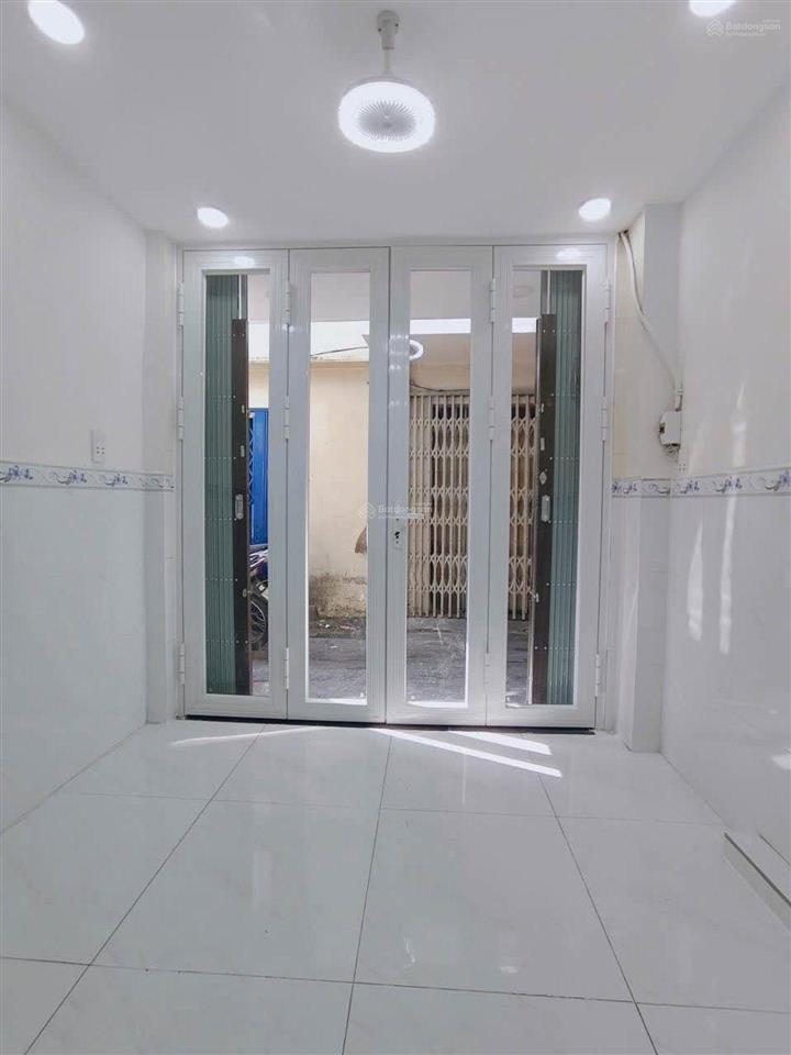 Lê đại hành  nguyễn chí thanh  chỉ 2,35tỷ! nhà mới 3tầng, 2pn  3wc, hẻm thông, 10m ra đường lớn