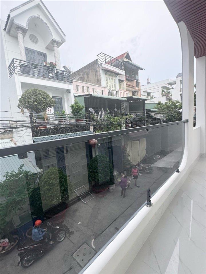 Dt khủng, nhà tuyệt dẹp, giá bèo bỏ 3,45tỷ, 43.5m2, 2tầng, đs 9  bhh  lê trọng tấn gọi ngay