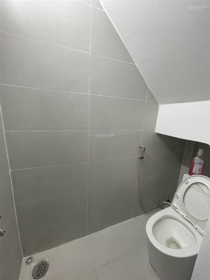 Nhà mới khu vip tên lửa full nội thất sổ hồng riêng. giá chỉ nhỉnh 2 tỷ, quá hiếm kv