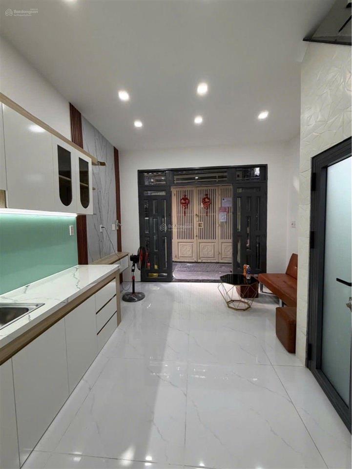 Nhà mới khu vip tên lửa full nội thất sổ hồng riêng. giá chỉ nhỉnh 2 tỷ, quá hiếm kv