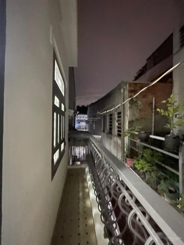 Nhà mới khu vip tên lửa full nội thất sổ hồng riêng. giá chỉ nhỉnh 2 tỷ, quá hiếm kv