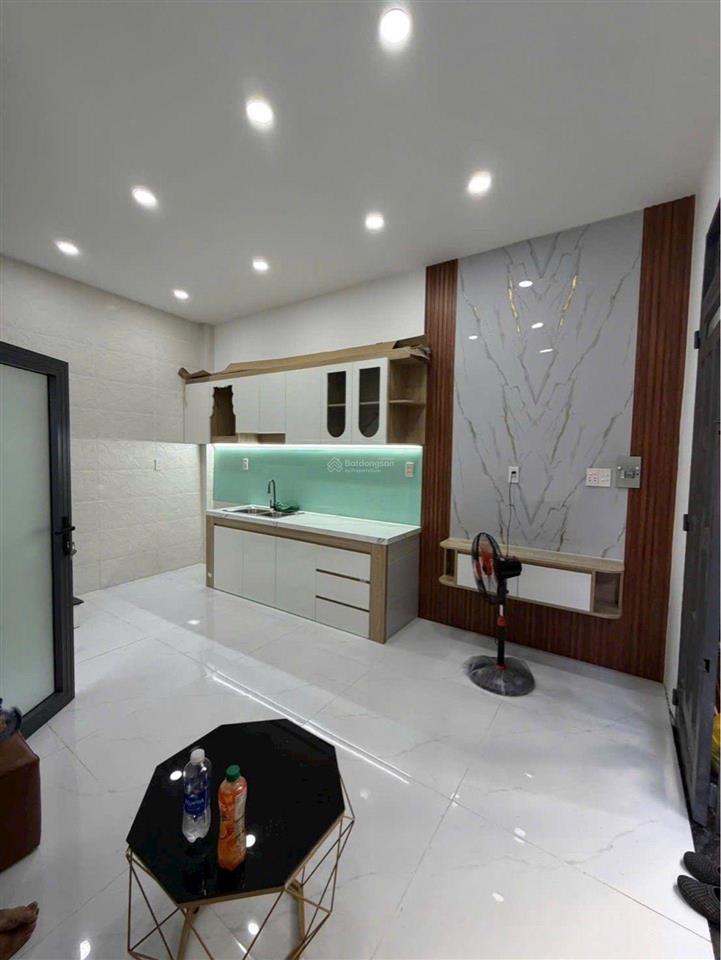 Nhà mới khu vip tên lửa full nội thất sổ hồng riêng. giá chỉ nhỉnh 2 tỷ, quá hiếm kv