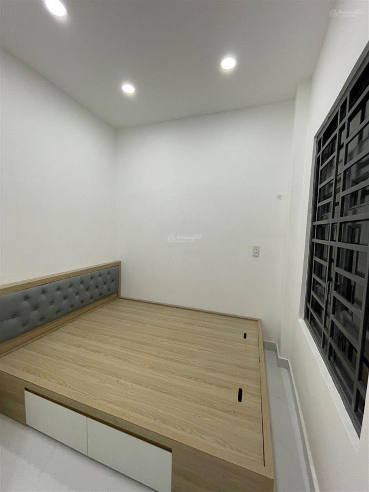 Nhà mới khu vip tên lửa full nội thất sổ hồng riêng. giá chỉ nhỉnh 2 tỷ, quá hiếm kv
