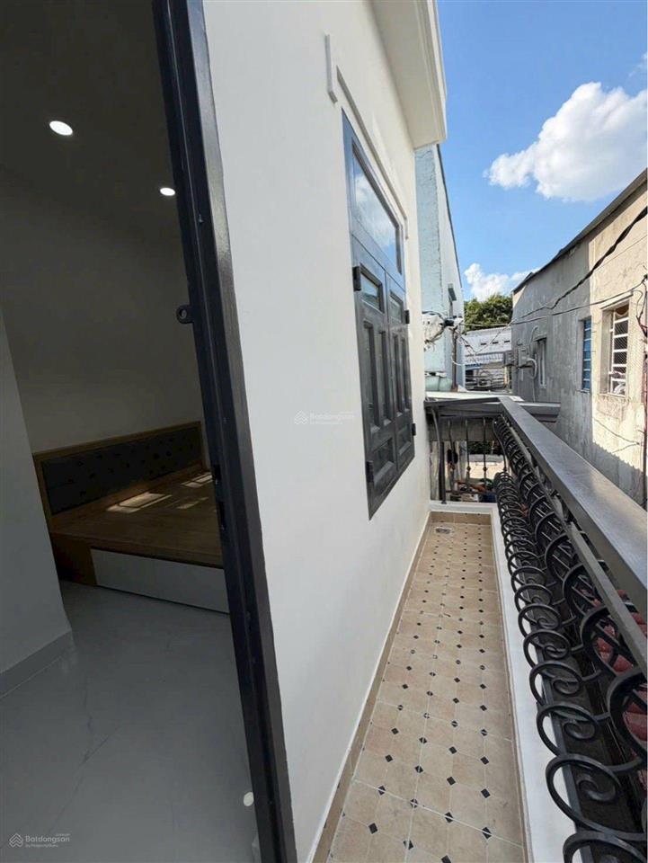 Nhà mới khu vip tên lửa full nội thất sổ hồng riêng. giá chỉ nhỉnh 2 tỷ, quá hiếm kv
