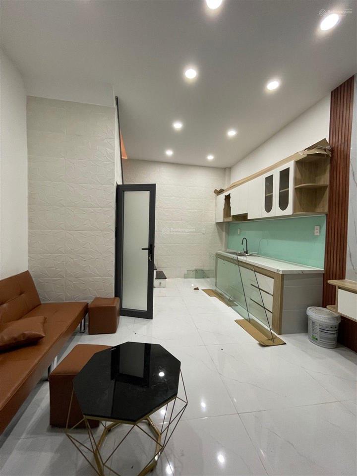 Nhà mới khu vip tên lửa full nội thất sổ hồng riêng. giá chỉ nhỉnh 2 tỷ, quá hiếm kv