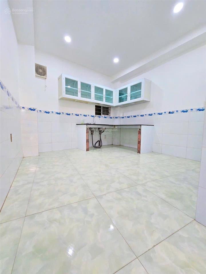 Nhà đẹp 4 tầng, chỉ 100m ra mặt tiền dạ nam p2 q8