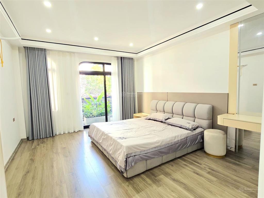 Bán nhà thạch bàn 6 tầng thang máy  gara 7 chỗ  nở hậu tài lộc