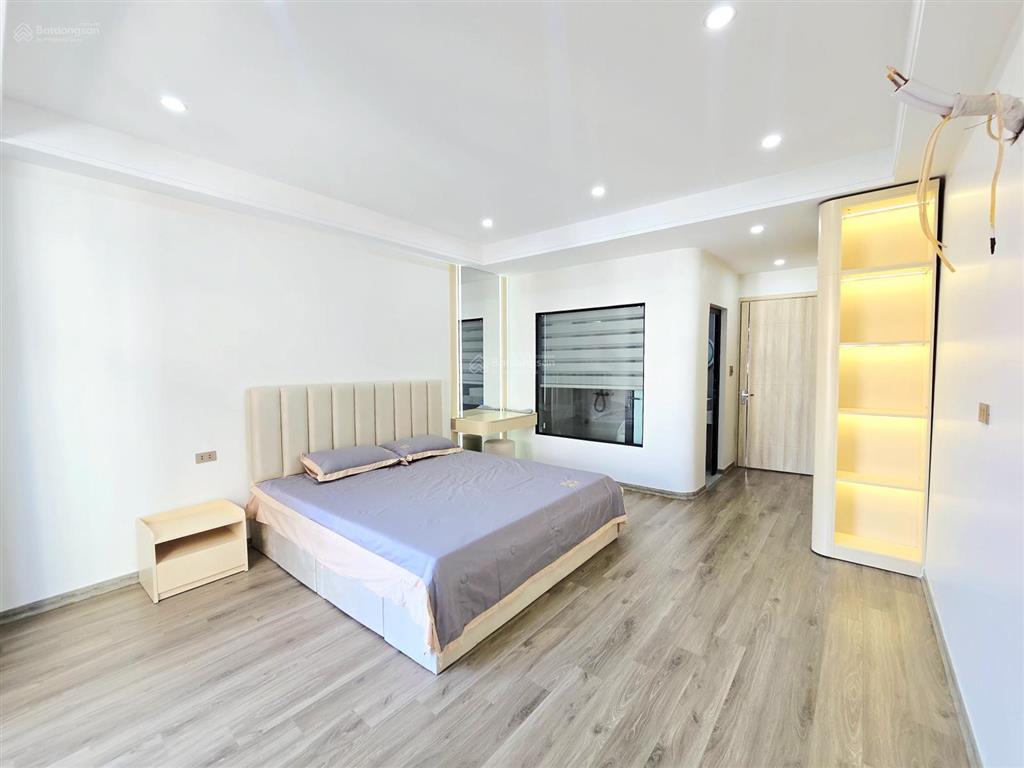 Bán nhà thạch bàn 6 tầng thang máy  gara 7 chỗ  nở hậu tài lộc