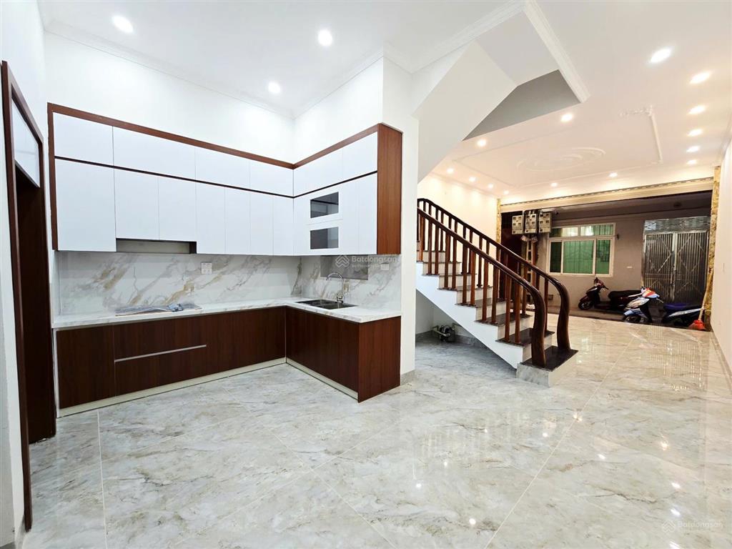 Bán nhà riêng 102 vũ xuân thiều, 10 tỷ, 50m2, 5pn, 5wc, 4 tầng, đông bắc