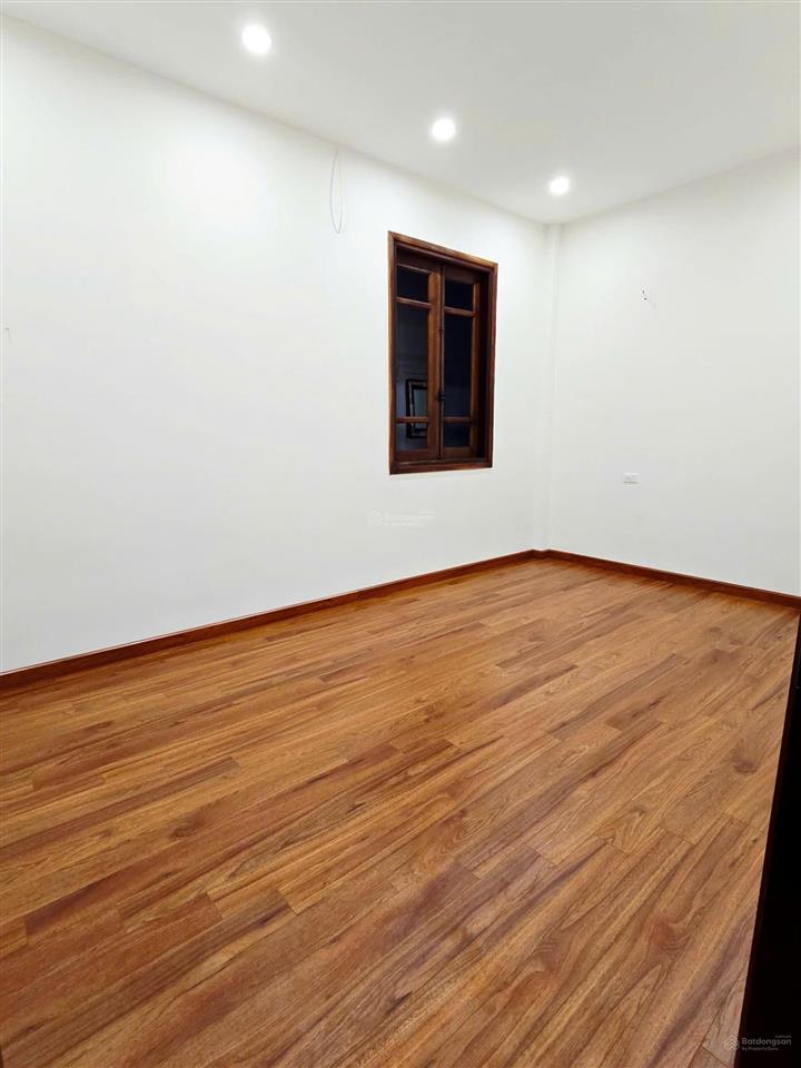 Bán nhà riêng 102 vũ xuân thiều, 10 tỷ, 50m2, 5pn, 5wc, 4 tầng, đông bắc