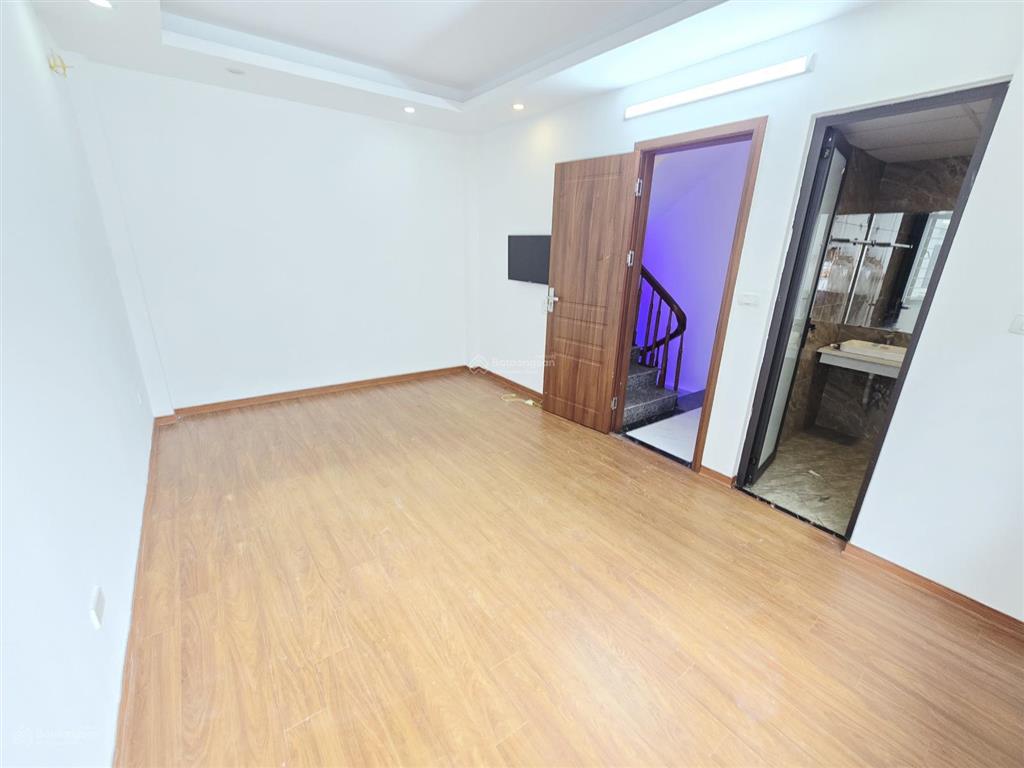 Bán nhà riêng tại 201, phúc lợi, 6,35 tỷ, 30m2, 3pn, 4wc, pháp lý đầy đủ