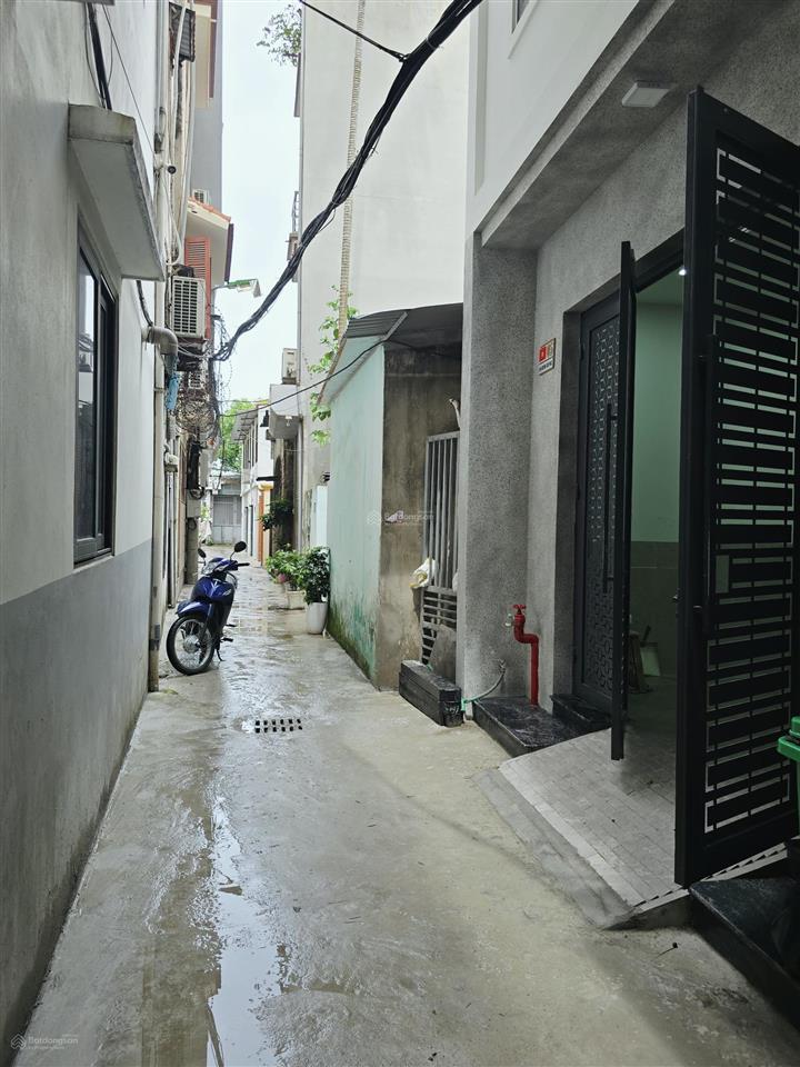 Tòa nhà căn hộ dịch vụ  7 tầng thang máy  17 phòng khép kín  dòng tiền ~ 1 tỷ/năm