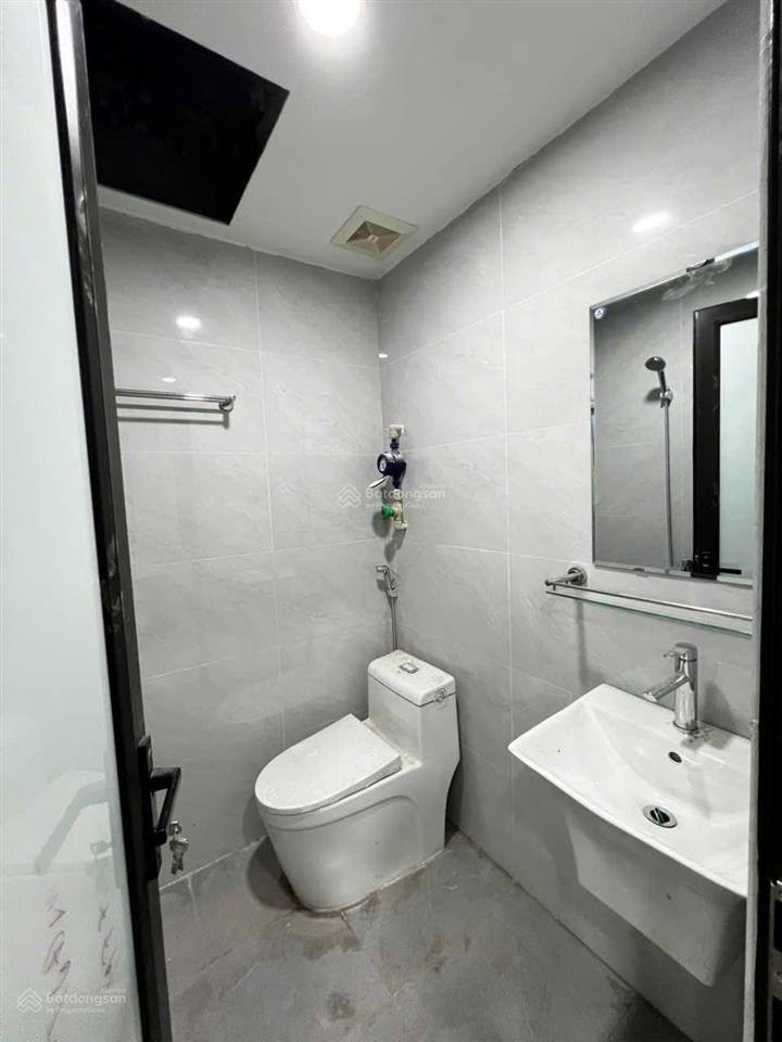 Tòa nhà căn hộ dịch vụ  7 tầng thang máy  17 phòng khép kín  dòng tiền ~ 1 tỷ/năm