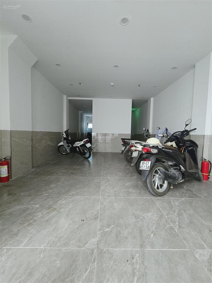 Tòa nhà căn hộ dịch vụ  7 tầng thang máy  17 phòng khép kín  dòng tiền ~ 1 tỷ/năm