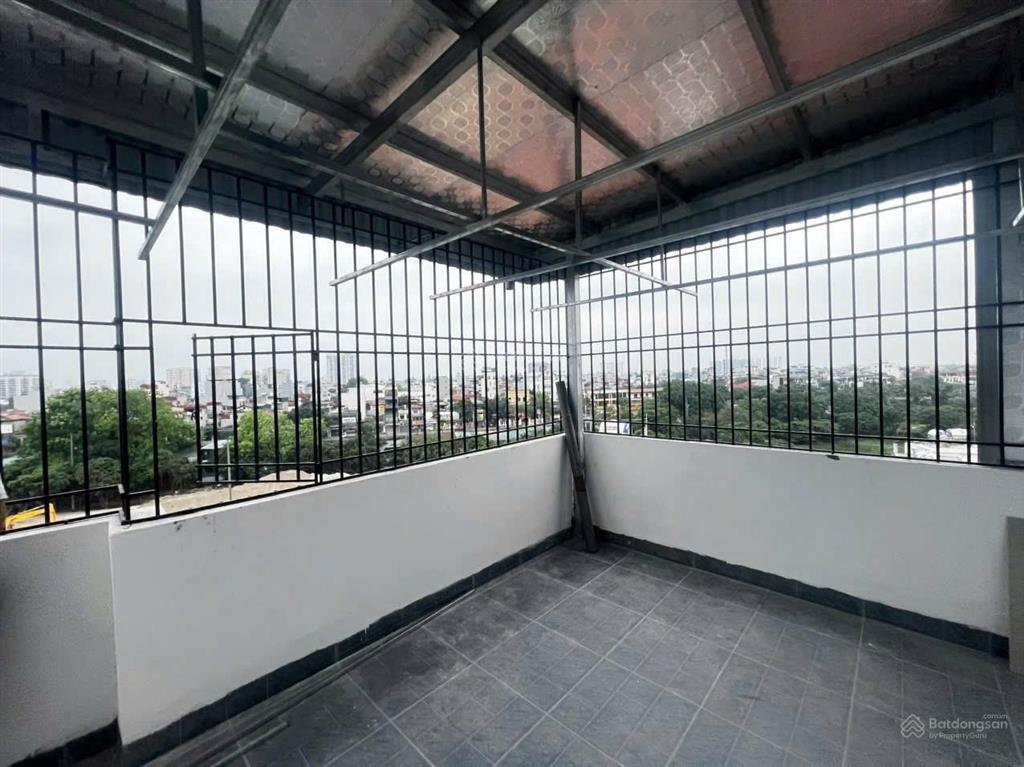 Tòa nhà căn hộ dịch vụ  7 tầng thang máy  17 phòng khép kín  dòng tiền ~ 1 tỷ/năm