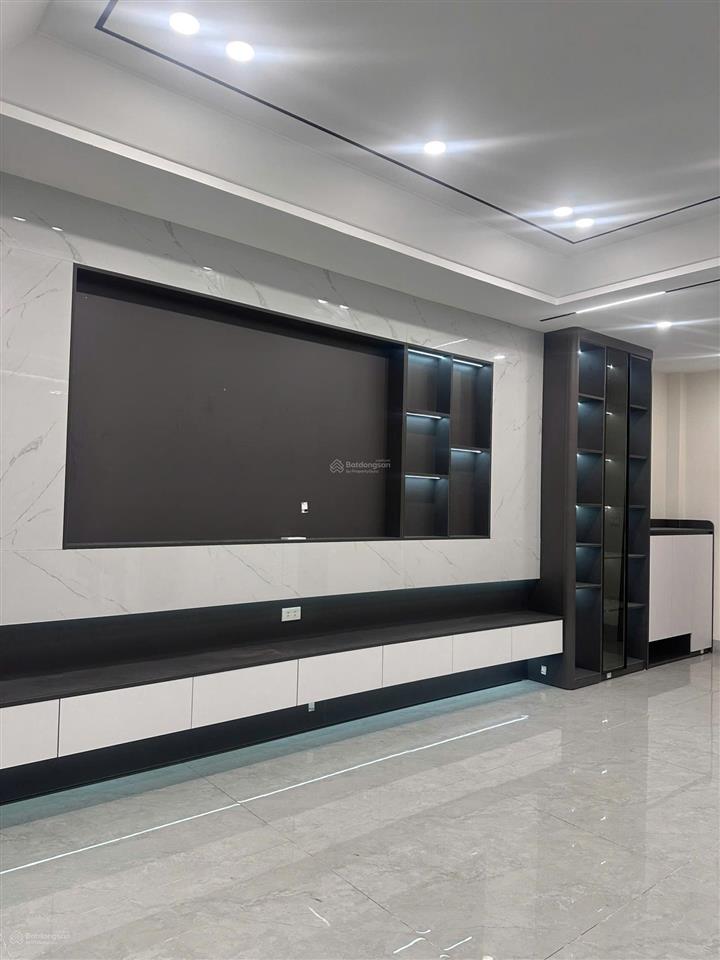 Siêu phẩm tư đình  long biên dt 107m x 6 tầng thang máy  3 thoáng vĩnh viễn  ô tô vào nhà