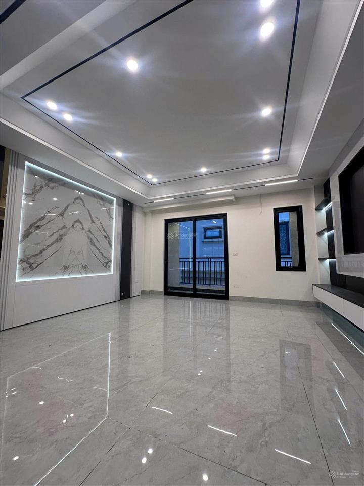Siêu phẩm tư đình  long biên dt 107m x 6 tầng thang máy  3 thoáng vĩnh viễn  ô tô vào nhà