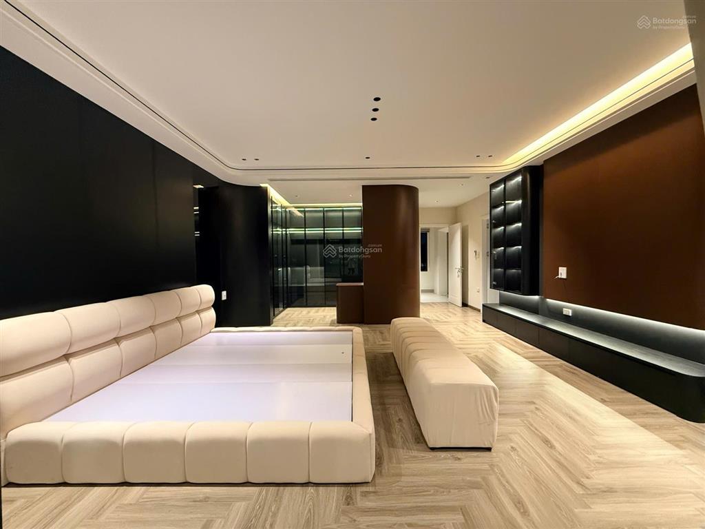 Nhà mới tại tọa độ vip nguyễn sơn long biên mặt tiền 7.5m 7 tầng thang máy gara 2 ô tô