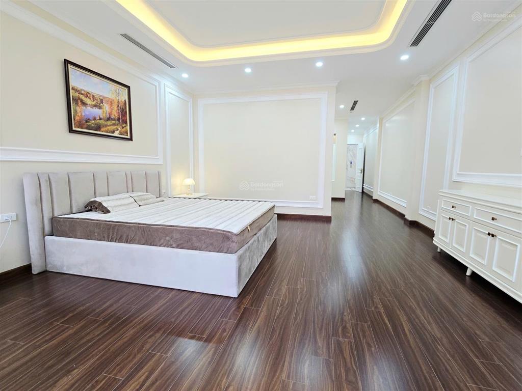 Bán nhà phân lô 918 phúc đồng  7 tầng thang máy  gara 3 ô tô  sát sân golf long biên