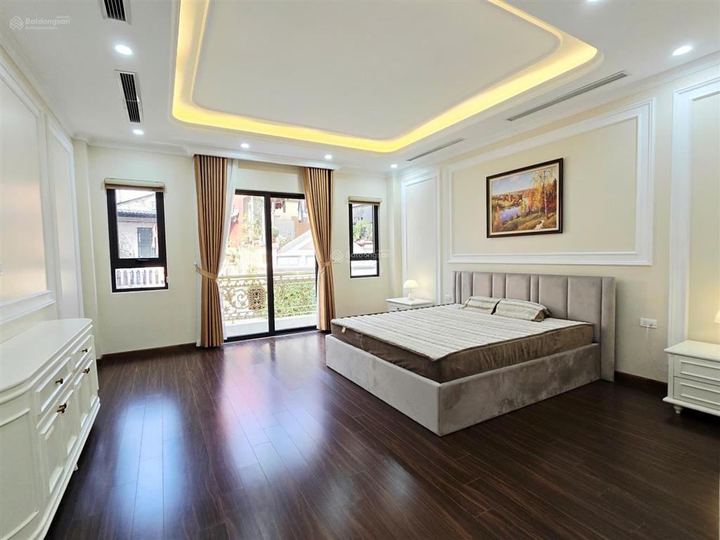 Bán nhà phân lô 918 phúc đồng  7 tầng thang máy  gara 3 ô tô  sát sân golf long biên