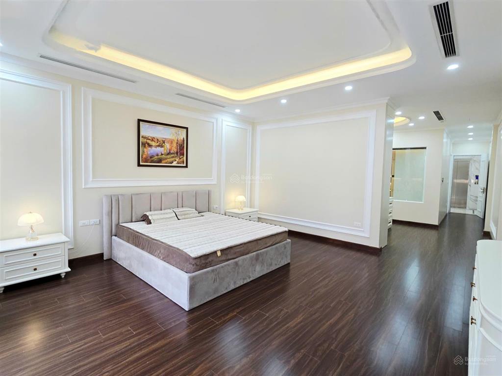 Bán nhà phân lô 918 phúc đồng  7 tầng thang máy  gara 3 ô tô  sát sân golf long biên
