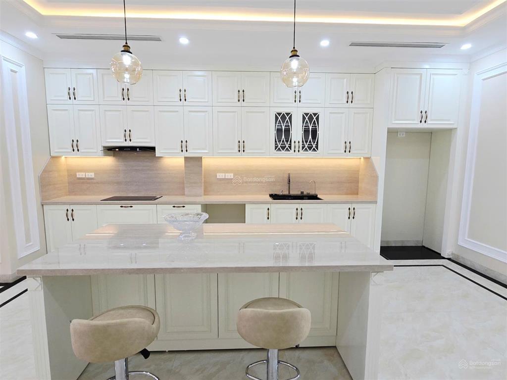 Bán nhà phân lô 918 phúc đồng  7 tầng thang máy  gara 3 ô tô  sát sân golf long biên