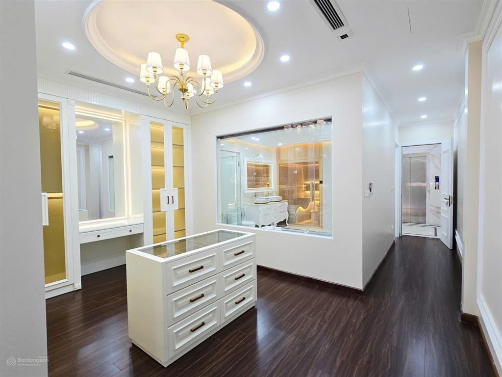 Bán nhà phân lô 918 phúc đồng  7 tầng thang máy  gara 3 ô tô  sát sân golf long biên
