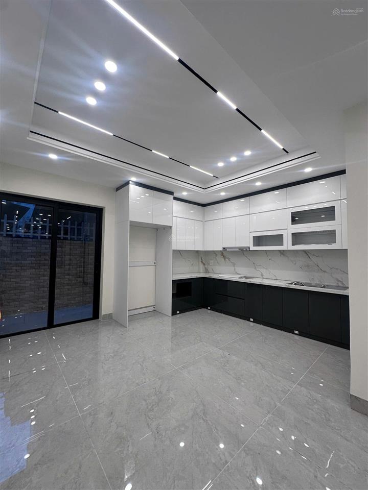 Siêu phẩm tư đình  long biên dt 107m x 6 tầng thang máy  3 thoáng vĩnh viễn  ô tô vào nhà