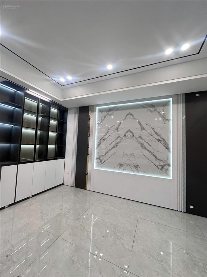 Siêu phẩm tư đình  long biên 107m2 x 6 tầng thang máy  3 thoáng  gara ô tô